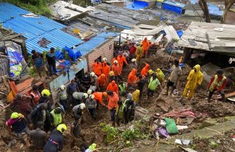 Ινδία: Τουλάχιστον 30 είναι οι νεκροί από κατολισθήσεις στο Μουμπάι