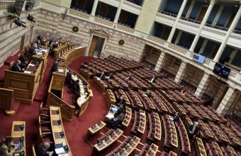 Βουλή: Σε εξέλιξη η συζήτηση των συμβάσεων για ενίσχυση της αμυντικής θωράκισης - «Όχι» ΣΥΡΙΖΑ στα 6 Rafale 