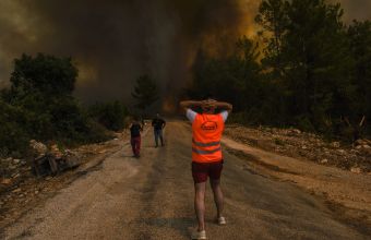 Πυρκαγιές Τουρκίας: Εκατοντάδες άνθρωποι απομακρύνθηκαν από τα σπίτια τους