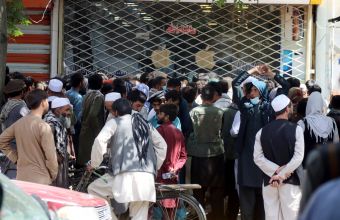 Αφγανιστάν: Με όριο ανάληψης 200 δολάριων την εβδομάδα η επαναλειτουργία των τραπεζών