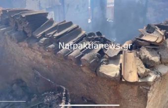 Πύρινη κόλαση στην Ελαία Φωκίδας: Καίγονται σπίτια-Μήνυμα από 112 για εκκένωση (video)