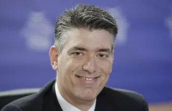 Εκπρόσωπος τύπου ΝΔ: «Η 12χρονη κόρη μου έλαβε μήνυμα να ψηφίσει στις εκλογές του ΣΥΡΙΖΑ!»
