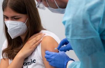Παγώνη: Να εμβολιαστούν τα παιδιά από 12 ετών και πάνω στα σχολεία 