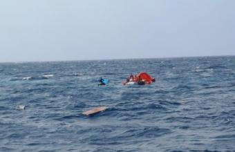 Σώοι περισυνελέγησαν οι 18 επιβαίνοντες της θαλαμηγού που βυθίστηκε στη Μήλο (pics+vid)