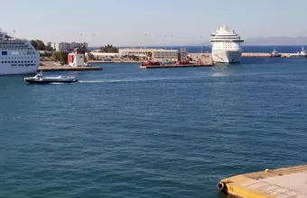  «Είδα τα χεράκια της, δεν ήξερε κολύμπι», λέει ο πλοίαρχος που έσωσε την 5χρονη στον Πειραιά