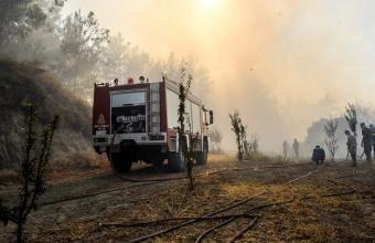 Μεγάλη φωτιά στην Τήνο -Εκκενώνονται προληπτικά 3 οικισμοί (φωτο)