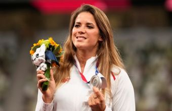 Σπουδαία κίνηση: Ολυμπιονίκης πούλησε το μετάλλιό της για την εγχείρηση ενός βρέφους