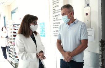 Σακελλαροπούλου: Συνομιλία της ΠτΔ με τους εγκαυματίες δασοπυροσβέστες στο ΚΑΤ