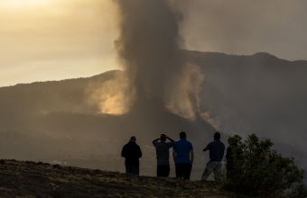 Ισπανία: Οι αρχές της Λα Πάλμα προχώρησαν στην εκκένωση άλλων 3 πόλεων λόγω έκρηξης του ηφαιστείου