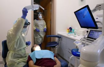 Με rapid και οι εμβολιασμένοι στα οδοντιατρεία – Έντονες αντιδράσεις, τι θα κάνει η κυβέρνηση
