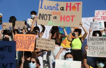 Στον αγώνα κατά της κλιματικής κρίσης η Ελλάδα: «Κάντε έρωτα-όχι διοξείδιο του άνθρακα»