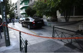 Γυναικοκτονία στον Πειραιά: Σκότωσε τη σύζυγό του και παραδόθηκε