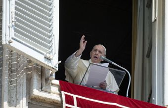 O πάπας Φραγκίσκος απαντά στα περί παραίτησης: «Ούτε που το σκέφθηκα ποτέ!»