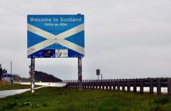 Άρση περιορισμών στη Σκωτία λόγω «καθοδικής τάσης» του κορωνοϊού