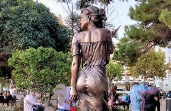 Ιταλία: Σάλος από μπρούτζινο άγαλμα «ελαφρά ενδεδυμένης» γυναίκας – «Άγαλμα» ο Τζουζέπε Κόντε (pics)