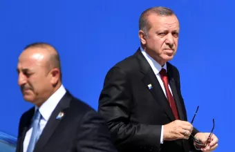 DW: Με παραίτηση απείλησε ο Τσαβούσογλου τον Ερντογάν - Το παρασκήνιο με τους πρέσβεις