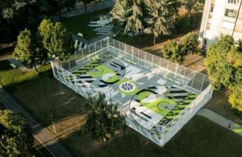 Γήπεδο μπάσκετ από 20.000 ανακυκλωμένα αθλητικά παπούτσια δημιουργήθηκε στο Βελιγράδι