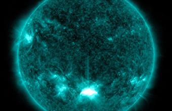 NASA: O Ήλιος εκτόξευσε μια ισχυρή ηλιακή έκλαμψη που θα φθάσει σύντομα στη Γη