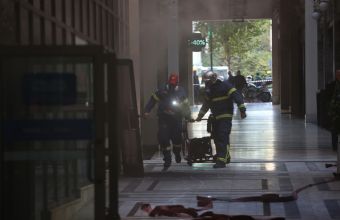 Αθήνα: Φωτιά σε υπόγειο χώρο κτιρίου στην οδό Σταδίου
