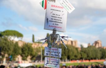 Ιταλία: Εισβολή αντιεμβολιαστών γιατρών σε συνέδριο του Ιατρικού Συλλόγου