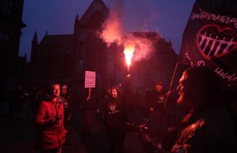 Ολλανδία: Τρίτη νύκτα ταραχών σε διαδηλώσεις κατά των περιοριστικών μέτρων  