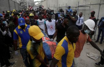 Κατάρρευση κτιρίου στη Νιγηρία: Τουλάχιστον έξι νεκροί και 100 αγνοούμενοι (pic)