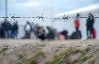 Σε δομή φιλοξενίας της Πάρου προσωρινά οι 63 διασωθέντες μετανάστες του ναυαγίου