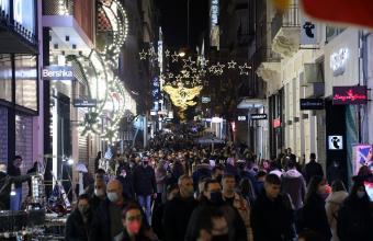Εορταστικό ωράριο 2022: Πώς θα λειτουγήσουν τα μαγαζιά Παραμονή Χριστουγέννων