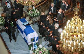 Το τελευταίο άντιο στον Κάρολο Παπούλια-Με τιμές αρχηγού κράτους η κηδεία (pics)