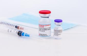 Σύσταση εμπειρογνωμόνων για εμβολιασμό με Pfizer και Moderna έναντι Johnson&Johnson