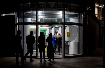 Λίβανος: Κράτησε ομήρους σε τράπεζα επειδή δεν του έδιναν τα χρήματά του σε συνάλλαγμα