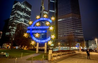 Αλλάζει τα σχέδια της ΕΚΤ για τα επιτόκια η ρωσική εισβολή στην Ουκρανία