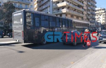Θεσσαλονίκη: Επί ποδός η ΕΛ.ΑΣ. για τη συγκέντρωση αντιεξουσιαστών –Σηκώνουν οχήματα