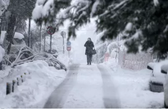 Σε λευκό κλοιό Κυκλάδες και Εύβοια-Πώς θα συνεχιστεί η κακοκαιρία-Τι θα γίνει στην Αθήνα