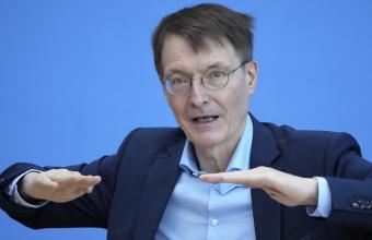 «Έκανα λάθος» λέει ο Γερμανός υπουργός Υγείας μετά το σάλο για «οικειοθελή καραντίνα» των κρουσμάτων κορωνοϊού