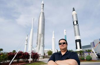 Κέρδισε εισιτήριο για το διάστημα με το SpaceX και αναγκάστηκε να το δώσει σε φίλο του