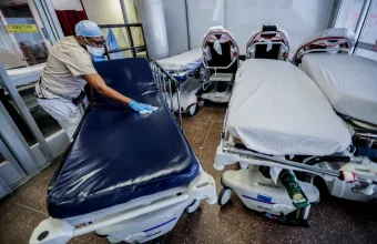 Εθνικό και παγκόσμιο θλιβερό ρεκόρ στις ΗΠΑ: Τουλάχιστον 1,1 εκατ. κρούσματα κορωνοϊού σε 24 ώρες