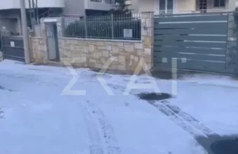 Χιονισμένοι οι δρόμοι στα Βόρεια Προάστια-Δείτε βίντεο