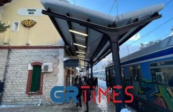 Οινόη: Εγκλωβισμένοι πάνω από 17 ώρες επιβάτες τρένου – Απίστευτη ταλαιπωρία