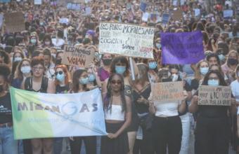 Ουρουγουάη: Χιλιάδες γυναίκες διαδηλώνουν κατά της «κουλτούρας βιασμού» 