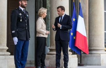 Κομισιόν για γαλλική προεδρία: Η ΕΕ θα συνεργαστεί «χέρι-χέρι με τη Γαλλία