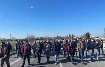 Λάρισα: Σε συμβολικό αποκλεισμό της ΠΑΘΕ προχώρησαν οι αγρότες (φωτό - βίντεο)