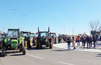 Λάρισα: Στον κόμβο του Πλατυκάμπου βγήκαν τα τρακτέρ για συμβολική διαμαρτυρία - Δείτε φωτό – βίντεο