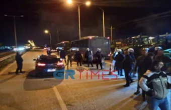 Ένταση με τους αγρότες - Έκλεισαν για λίγο την εθνική Μουδανιών-Θεσσαλονίκης