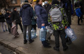 Εισβολή στην Ουκρανία: Κάτοικοι του Κιέβου τρέχουν να βρουν καταφύγιο σε σταθμούς του μετρό - Δείτε βίντεο