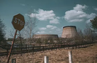 Oι Ρώσοι στρατιώτες αποχωρούν από τον πυρηνικό σταθμό του Τσερνόμπιλ