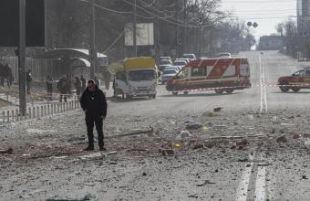 Σφοδρές μάχες σε πολλά μέτωπα και δεκάδες νεκροί στην Ουκρανία - Αντιστέκεται το Κίεβο