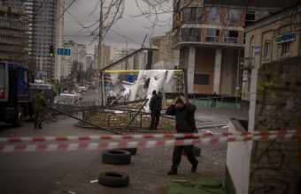 H στιγμή που Ουκρανή δημοσιογράφος του BBC αναγνωρίζει το βομβαρδισμένο σπίτι της στο Κίεβο – Δείτε το βίντεο