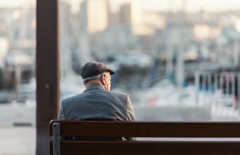 Η μοναξιά των ηλικιωμένων αυξάνει τον κίνδυνο άνοιας, ιδίως εν μέσω πανδημίας-Τι έδειξε έρευνα