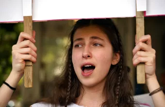 Αντιπολεμικές συγκεντρώσεις στη Ρωσία – Oι διαδηλωτές συλλαμβάνονται άμεσα – Δείτε βίντεο